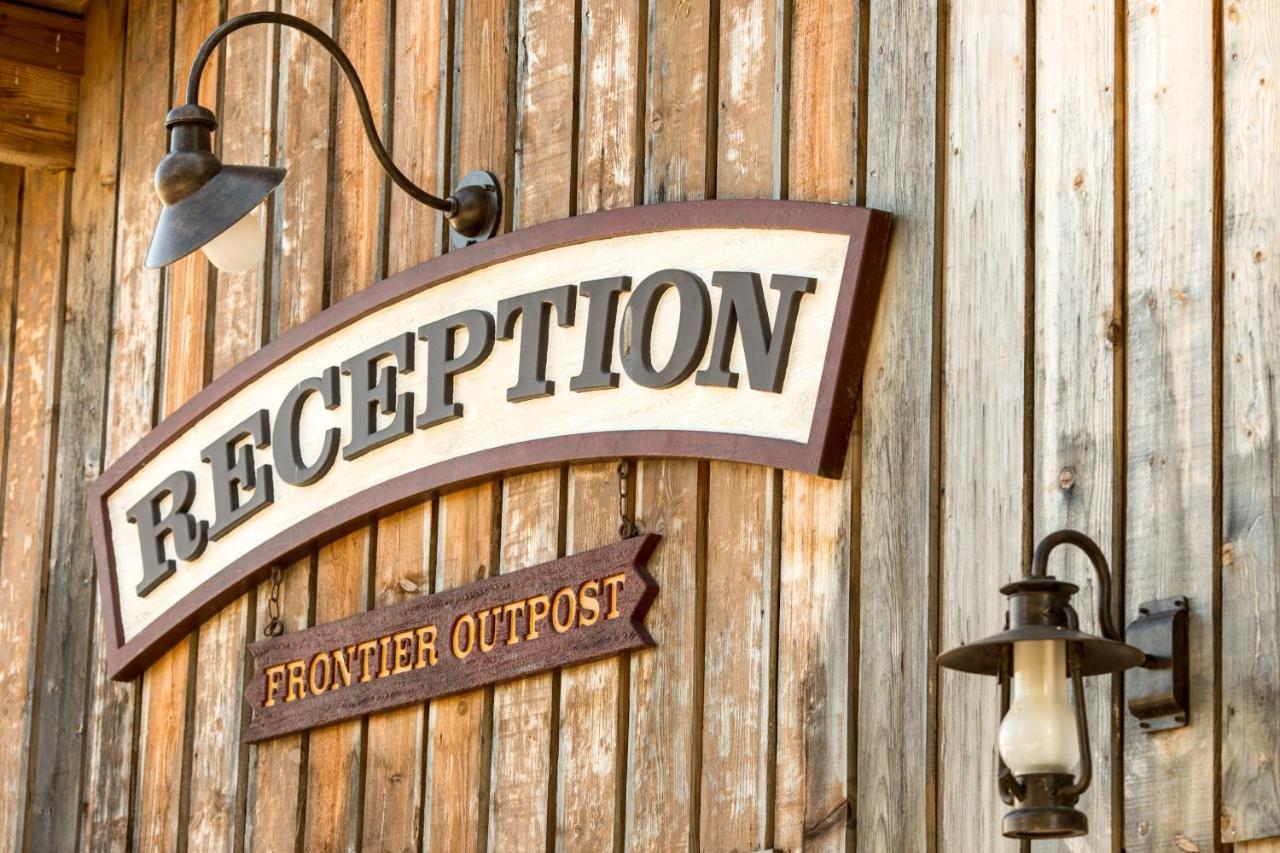 Disney Davy Crockett Ranch Villeneuve-le-Comte Exterior photo